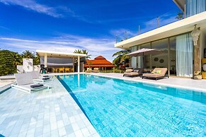 Ultra-Modern 6-Bedroom in GolfCourse PH6