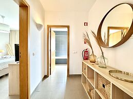 P RA SEA View With Pool by Homing