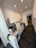 Simple 2BR Near Westbahnhof Station