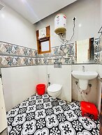 Roomshala Hotel Iotus Villa