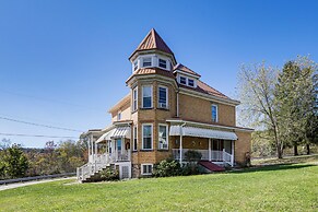 Groups Welcome! Historic Queen Anne Gem in Garrett