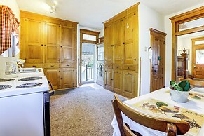 Groups Welcome! Historic Queen Anne Gem in Garrett