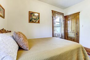 Groups Welcome! Historic Queen Anne Gem in Garrett