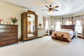Groups Welcome! Historic Queen Anne Gem in Garrett