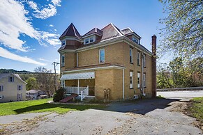 Groups Welcome! Historic Queen Anne Gem in Garrett