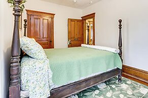 Groups Welcome! Historic Queen Anne Gem in Garrett