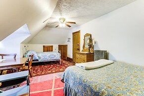Groups Welcome! Historic Queen Anne Gem in Garrett