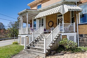 Groups Welcome! Historic Queen Anne Gem in Garrett