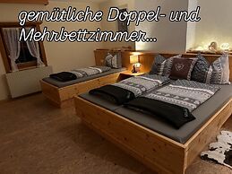 Veitenhof Alm im autofreien Kaisertal
