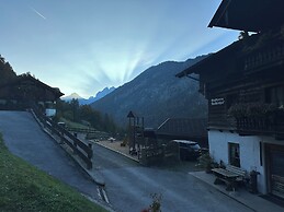 Veitenhof Alm im autofreien Kaisertal