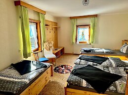 Veitenhof Alm im autofreien Kaisertal