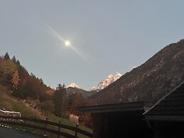 Veitenhof Alm im autofreien Kaisertal
