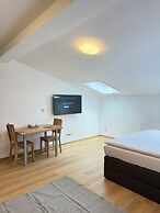Riverside Apartment Prague