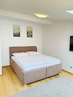 Riverside Apartment Prague
