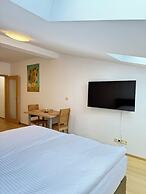 Riverside Apartment Prague