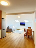 Riverside Apartment Prague