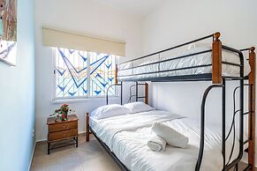 Nala - 2 Bedroom Apt & Patio in Larnaca