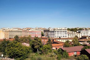 Colosseum Holidays - Luxury 3 Bedroom Apartment