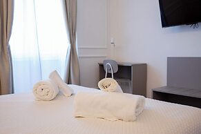 Colosseum Holidays - Luxury 3 Bedroom Apartment