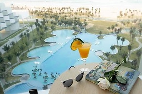Oceanview The Arena Cam Ranh Apartment