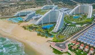 Oceanview The Arena Cam Ranh Apartment