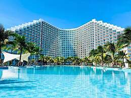 Oceanview The Arena Cam Ranh Apartment