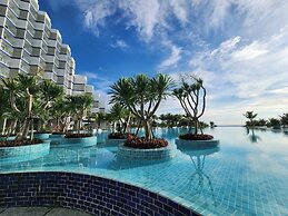 Oceanview The Arena Cam Ranh Apartment