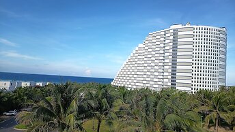 Oceanview The Arena Cam Ranh Apartment