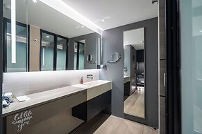 Bayphere residence by Prop Hopper
