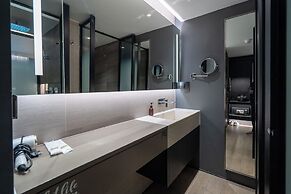 Bayphere residence by Prop Hopper