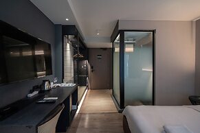Bayphere residence by Prop Hopper