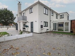 Falcon Bal House