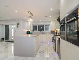 Falcon Bal House