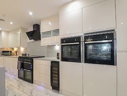 Falcon Bal House