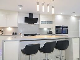 Falcon Bal House