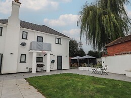 Falcon Bal House