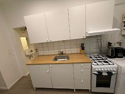 Comfy 2BR Apt Westbahnhof Area