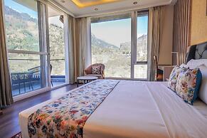 Carom Hotel Manali