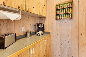 Private Peninsula! Modern-rustic Fall Lake Cabin