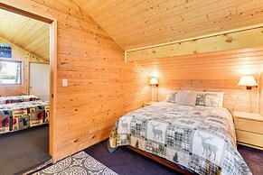Private Peninsula! Modern-rustic Fall Lake Cabin