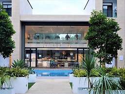 Peravi Suites at Embassy Gardens