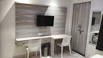 Hotel Red Chilly Adarsh Nagar