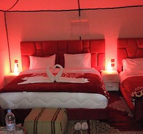 Sunshine luxury desert camp