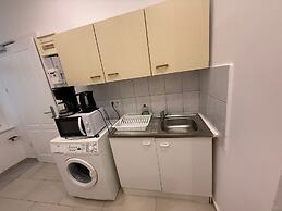 Budget 1BR Apt Close to Westbahnhof