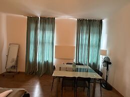 Smart 2BR Apt Close to Westbahnhof