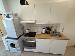 Smart 2BR Apt Close to Westbahnhof