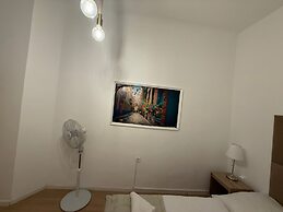Smart 2BR Apt Close to Westbahnhof