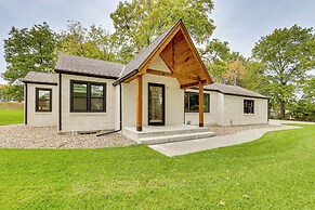 Topeka Farmhouse Hideaway: 5 Mi to Downtown!