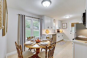 Topeka Farmhouse Hideaway: 5 Mi to Downtown!