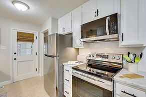 Topeka Farmhouse Hideaway: 5 Mi to Downtown!